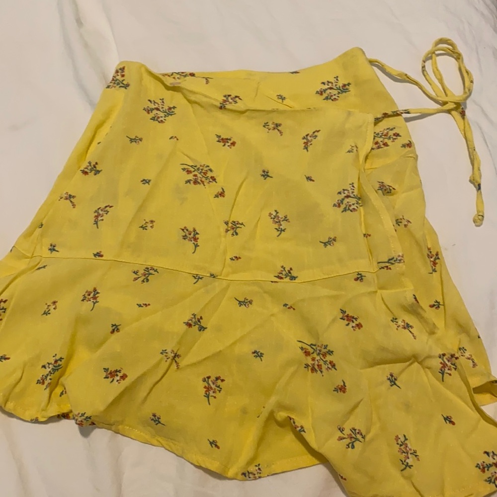 Yellow floral wrap skirt size xs